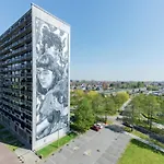 In With Stunning Sea View Apartment