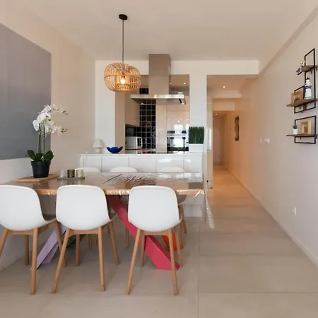 In With Stunning Sea View Lejlighed *