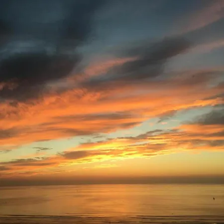 In With Stunning Sea View דירה *